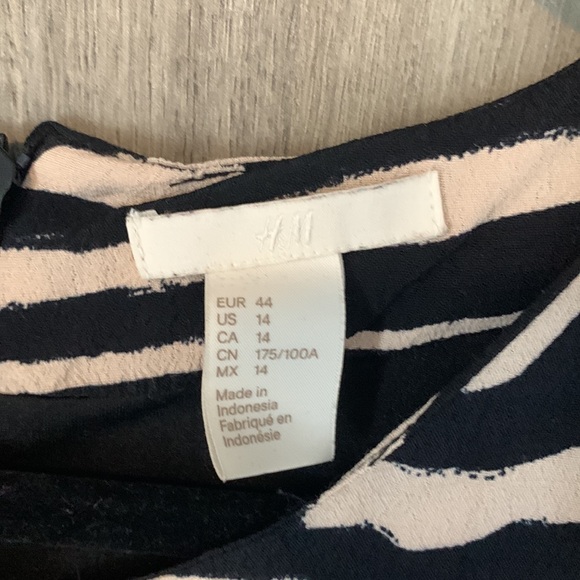 Like new H&M zebra print dress - Picture 2 of 6